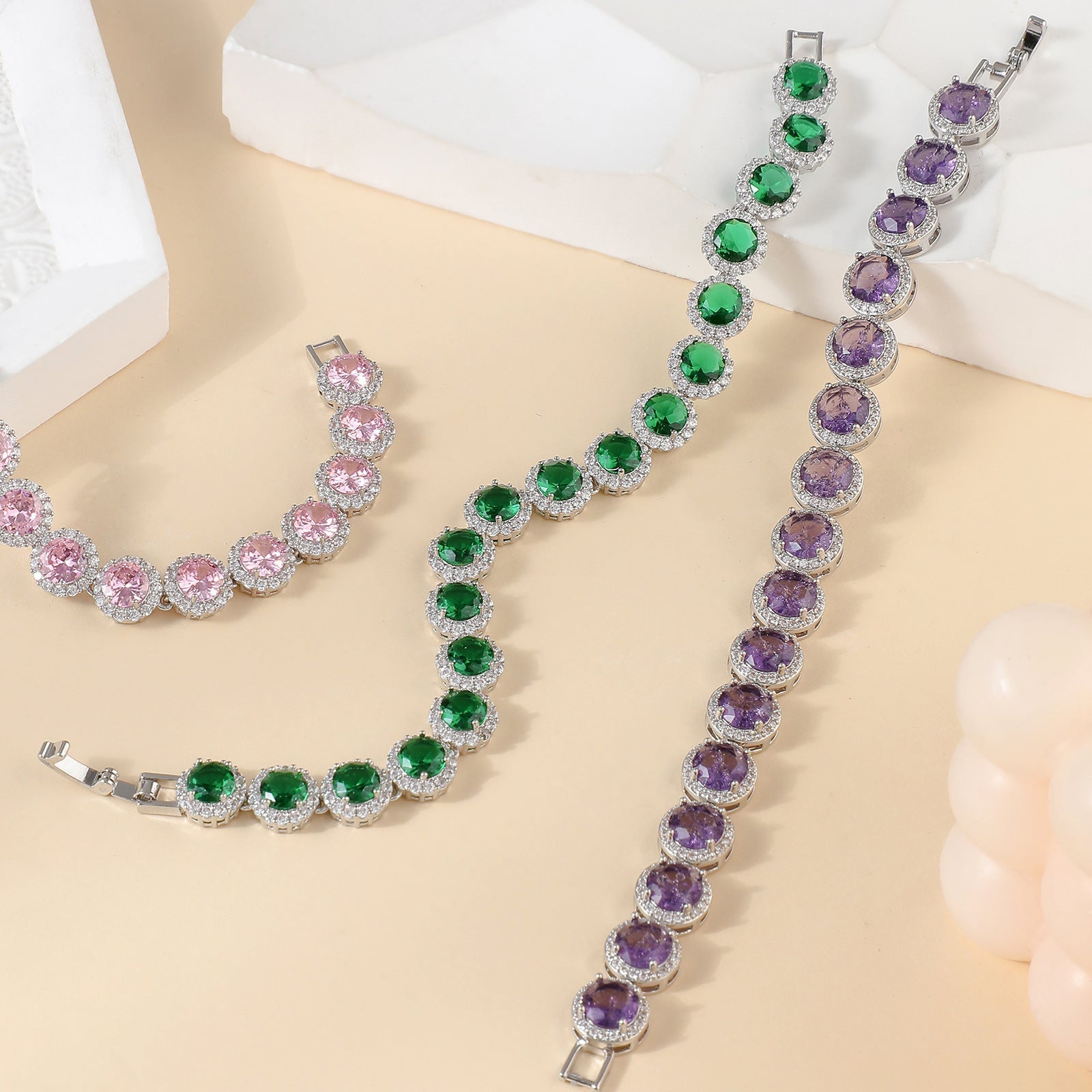 Fashion Gold-plated Inlaid Round Bracelet