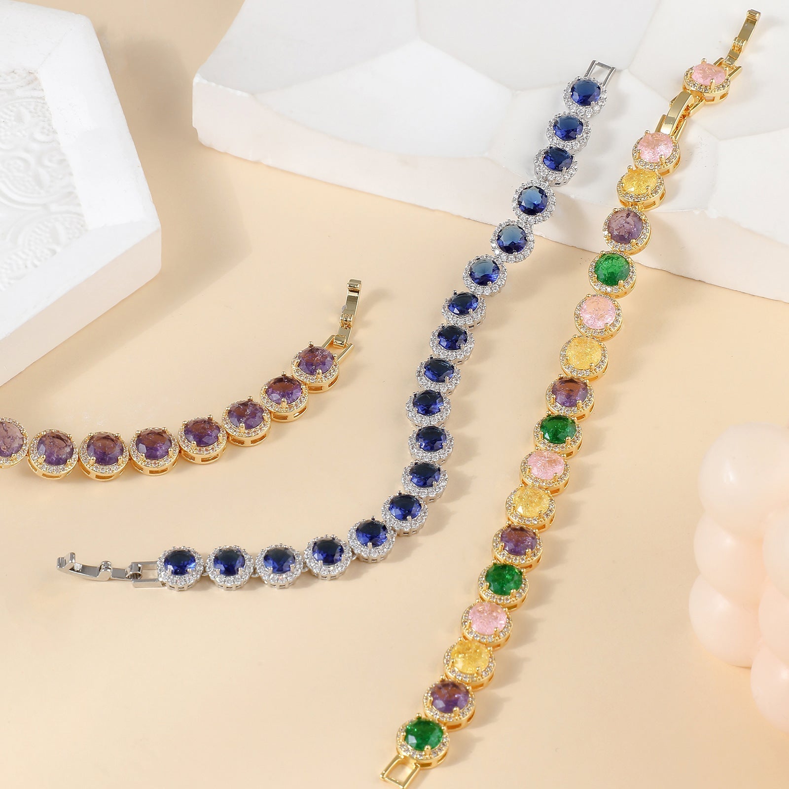 Fashion Gold-plated Inlaid Round Bracelet